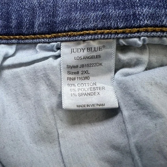 Judy Blue Womens Size 2XL Medium Wash High Rise Denim Shorts Curvy Plus Size - Picture 4 of 11